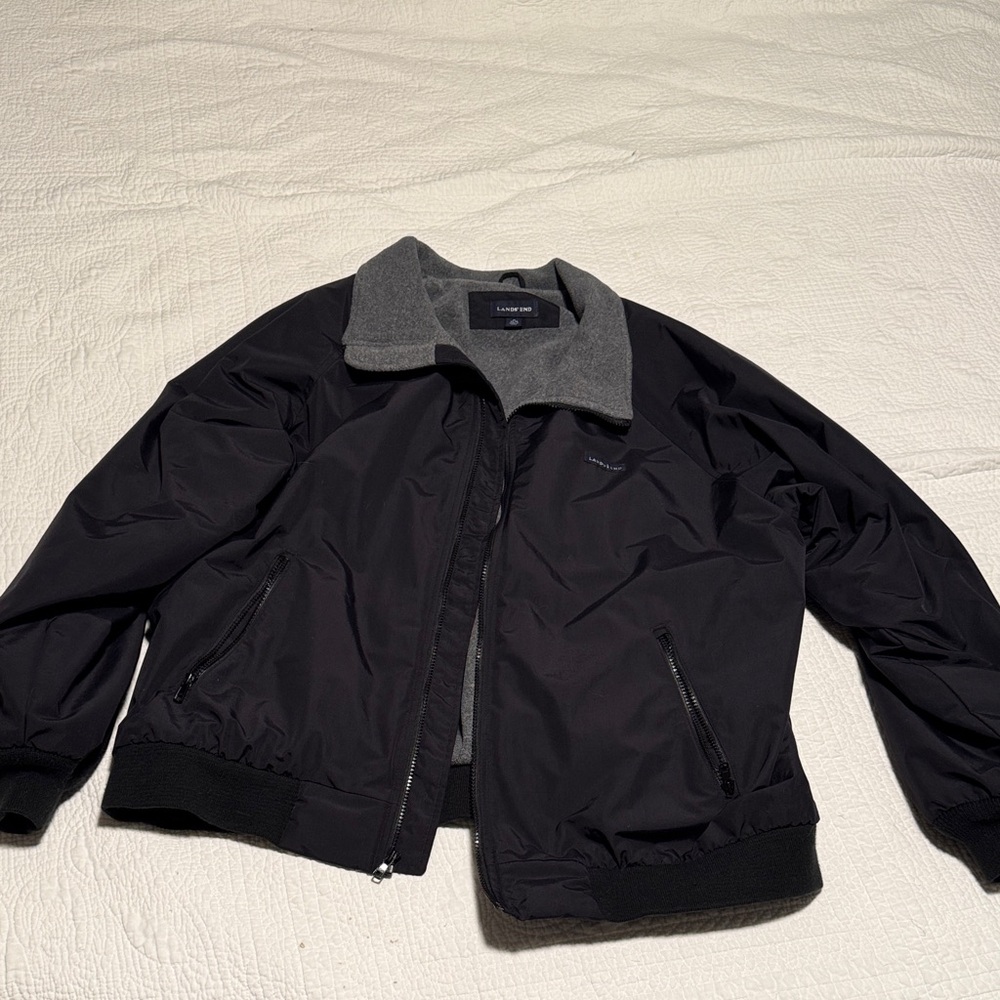 Lands' End Black and Gray Windbreaker w pockets on the interior and exterior men